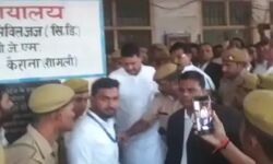 भारी सुरक्षा के बीच सपा एमएलए को कोर्ट में पेश कर वापस चित्रकूट भेजा भारी सुरक्षा के बीच सपा एमएलए को कोर्ट में पेश कर वापस चित्रकूट भेजा