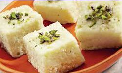 पिकअप गाड़ी से 1500 किलोग्राम मिलावटी कलाकंद पकडा