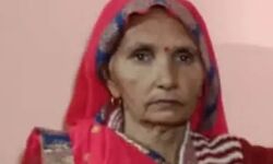 छत पर कपड़े सुखाने गई महिला की बंदरों की वजह से ऐसे हो गई मौत