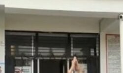 थाने के सामने पूर्व मुख्यमंत्री को कसरत करते देख लोग हुए अचंभित थाने के सामने पूर्व मुख्यमंत्री को कसरत करते देख लोग हुए अचंभित