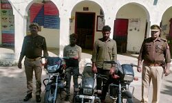 खरीदने वाले सहित चोर गिरफ्तार- बाइकें बरामद कर भेजे जेल खरीदने वाले सहित चोर गिरफ्तार- बाइकें बरामद कर भेजे जेल