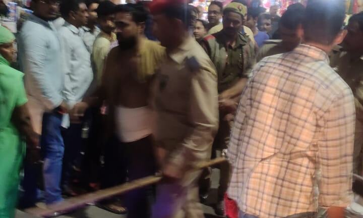 कोर्ट रोड पर दिनदहाड़े चली लड़ाई मारधाड़ से भरपूर फिल्म- कई दबोचे
