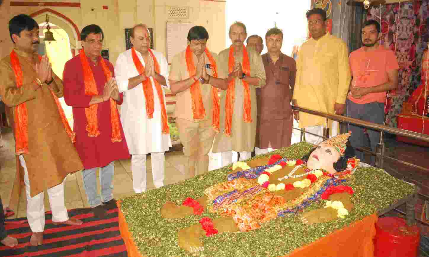 आदर्श रामलीला भवन व नागो वाले मंदिर में हर्षोल्लास से मनाया गोवर्धन पर्व
