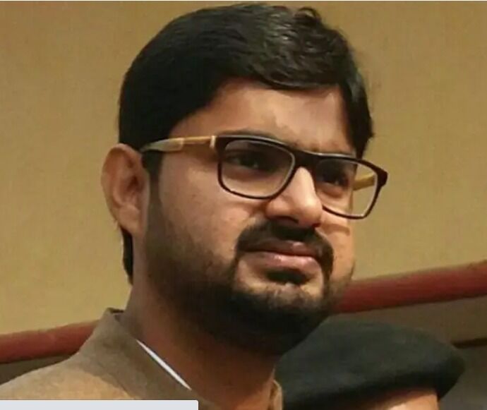 एमएलए के गनर पर ट्रेन में हमला- लूटकर ले गए कार्बाइन- मचा हड़कंप एमएलए के गनर पर ट्रेन में हमला- लूटकर ले गए कार्बाइन- मचा हड़कंप