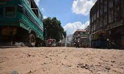 सड़कों की खराब स्थिति पर अधिकारियों की लगी क्लास सड़कों की खराब स्थिति पर अधिकारियों की लगी क्लास