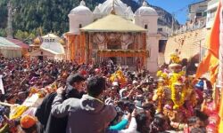 जयकारों से गूंजा मां गंगा का धाम और बंद हो गए मंदिर के कपाट