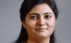 टिकटों की खरीद फरोख्त का आरोप लगते ही डैमेज कंट्रोल में जुटी मंत्री टिकटों की खरीद फरोख्त का आरोप लगते ही डैमेज कंट्रोल में जुटी मंत्री