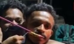 सुर्खियां पाने को जलता राकेट मुंह में रखकर ऐसे लगाई सड़क पर दौड़