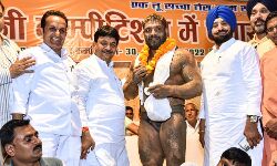 कुश्ती प्रतियोगिता का मंत्री कपिलदेव ने किया शुभारंभ- पहलवानों ने दिखाया दम कुश्ती प्रतियोगिता का मंत्री कपिलदेव ने किया शुभारंभ- पहलवानों ने दिखाया दम