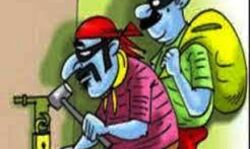 चोरों ने तीन मकानों में धावा बोलकर लाखों की नकदी एवं गहने.... चोरों ने तीन मकानों में धावा बोलकर लाखों की नकदी एवं गहने....