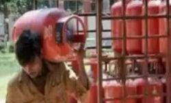 महीने का पहला दिन लाया सौगात- गैस सिलेंडर के दामों में इतनी कमी महीने का पहला दिन लाया सौगात- गैस सिलेंडर के दामों में इतनी कमी