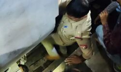 इसे कहते हैं चमत्कार-आधी ट्रेन गुजर गई फिर भी ऐसे बच गई जान इसे कहते हैं चमत्कार-आधी ट्रेन गुजर गई फिर भी ऐसे बच गई जान