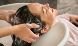 ब्यूटी पार्लर गई महिला के साथ हुआ ऐसा काम- संकट में पड़ गई जान ब्यूटी पार्लर गई महिला के साथ हुआ ऐसा काम- संकट में पड़ गई जान