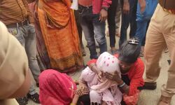 बेलगाम ट्रैक्टर ने बालक को कुचला- सड़क पर रखा शव, लगाया जाम बेलगाम ट्रैक्टर ने बालक को कुचला- सड़क पर रखा शव, लगाया जाम