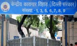 ठग की मदद की गिरी गाज-तिहाड जेल के डीजी का तबादला ठग की मदद की गिरी गाज-तिहाड जेल के डीजी का तबादला