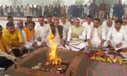 मंत्री का चल रहा था भाषण-रालोद ने हंगामा कर कहा पहले दो भुगतान मंत्री का चल रहा था भाषण-रालोद ने हंगामा कर कहा पहले दो भुगतान