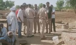 माता पिता और दो बेटों को कुल्हाड़ी से काटा- फिर खुद भी दे दी