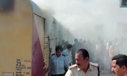 शालीमार एक्सप्रेस ट्रेन में लगी आग- यात्रियों की बच गई जान