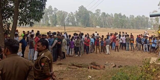 प्रेमी नौकर के साथ बेटी ने कर दी पिता की हत्या- गड्ढा खोदकर शव दबाया प्रेमी नौकर के साथ बेटी ने कर दी पिता की हत्या- गड्ढा खोदकर शव दबाया