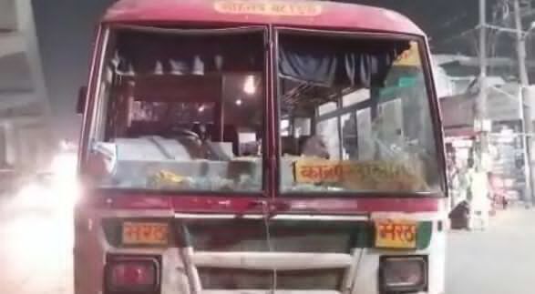 टच होते ही महिला ने बस का किया ऐसा हाल-यात्रियों ने भागकर बचाई जान