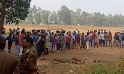 प्रेमी नौकर के साथ बेटी ने कर दी पिता की हत्या- गड्ढा खोदकर शव दबाया