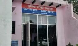 रौब दिखाकर ले रहे थे पैसे-नपे वसूली भाई इंस्पेक्टर,, दरोगा व 3 सिपाही रौब दिखाकर ले रहे थे पैसे-नपे वसूली भाई इंस्पेक्टर,, दरोगा व 3 सिपाही