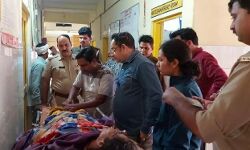 दिन दहाडे महिला से जेवरातो की लूट- विरोध पर मारी गोली, हालत गंभीर दिन दहाडे महिला से जेवरातो की लूट- विरोध पर मारी गोली, हालत गंभीर