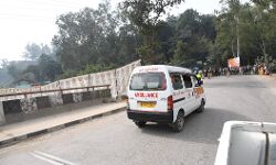 डेड बॉडी लेकर जा रही एंबुलेंस को रास्ता देने को पीएम ने किया ऐसा काम डेड बॉडी लेकर जा रही एंबुलेंस को रास्ता देने को पीएम ने किया ऐसा काम