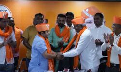 लो जी कांग्रेस को फिर लगा झटका- एक और दिग्गज ने बदला पाला लो जी कांग्रेस को फिर लगा झटका- एक और दिग्गज ने बदला पाला