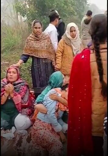 स्टेयरिंग हुआ जाम तो छोटा हाथी पलटा धड़ाम- मचा चौतरफा कोहराम स्टेयरिंग हुआ जाम तो छोटा हाथी पलटा धड़ाम- मचा चौतरफा कोहराम