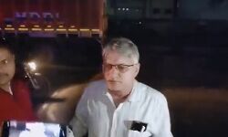 नशे में टल्ली होकर निकले सीएमओ साहब- खूब की गाली गलौज, वीडियो वायरल नशे में टल्ली होकर निकले सीएमओ साहब- खूब की गाली गलौज, वीडियो वायरल