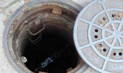 सीवर टैंक में सफाई के लिए उतरे तीन मजदूरों की जहरीली गैस से मौत सीवर टैंक में सफाई के लिए उतरे तीन मजदूरों की जहरीली गैस से मौत