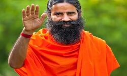 पतजंलि की दवाओं पर रोक लगाने वाला अफसर अब रडार पर- किया तलब पतजंलि की दवाओं पर रोक लगाने वाला अफसर अब रडार पर- किया तलब