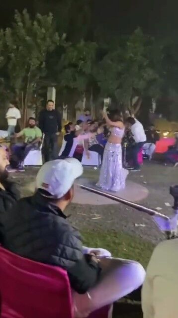 फार्म हाउस में रावण का दरबार-खूब पी गई दारु, नाची डांसर, ऐसे उड़ाये नोट फार्म हाउस में रावण का दरबार-खूब पी गई दारु, नाची डांसर, ऐसे उड़ाये नोट