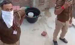 बिजली चोरी पकड़ने को खुद चोर की तरह घर में घुसी विजिलेंस टीम बिजली चोरी पकड़ने को खुद चोर की तरह घर में घुसी विजिलेंस टीम