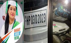 निजी वाहन से बरामद ईवीएम मशीनें, कांग्रेस ने चुनाव आयोग से की शिकायत निजी वाहन से बरामद ईवीएम मशीनें, कांग्रेस ने चुनाव आयोग से की शिकायत