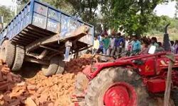 ट्रक वे ट्रैक्टर ट्रॉली की भिड़ंत से कोहराम-चली गई इतने लोगों की जान ट्रक वे ट्रैक्टर ट्रॉली की भिड़ंत से कोहराम-चली गई इतने लोगों की जान