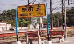 चलती ट्रेन में लूट- जेवरातों से भरा पर्स लूटकर बदमाश ट्रेन से कूदा चलती ट्रेन में लूट- जेवरातों से भरा पर्स लूटकर बदमाश ट्रेन से कूदा