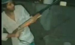 हनक जमाने को लहराया हथियार चलाई गोली और अब पुलिस ने.. हनक जमाने को लहराया हथियार चलाई गोली और अब पुलिस ने..