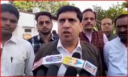 अतिक्रमण कर रहे वेंडर पुलिस ने हटाए तो पहुंचे एमएलए के पास- मिली राहत अतिक्रमण कर रहे वेंडर पुलिस ने हटाए तो पहुंचे एमएलए के पास- मिली राहत