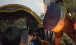 बेलगाम डायल 112 ने मारी टक्कर- 2 बच्चे घायल, जमकर हुआ हंगामा बेलगाम डायल 112 ने मारी टक्कर- 2 बच्चे घायल, जमकर हुआ हंगामा