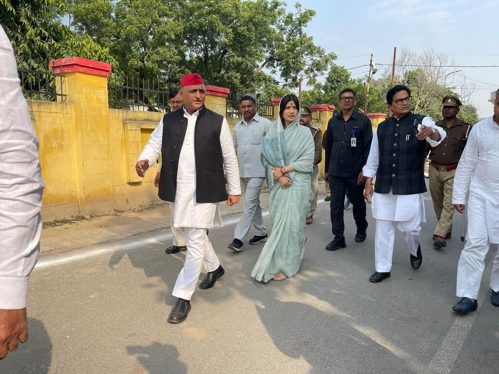 डिम्पल के नामांकन से शिवपाल ने बनाई दूरी - शिवपाल को लेकर चर्चाएं तेज डिम्पल के नामांकन से शिवपाल ने बनाई दूरी - शिवपाल को लेकर चर्चाएं तेज