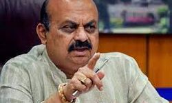 स्कूल भवनों के भगवा रंग पर राजनीति न करें-बोम्मई स्कूल भवनों के भगवा रंग पर राजनीति न करें-बोम्मई