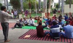 सिंचाई विभाग के कर्मचारियों का धरना प्रदर्शन सिंचाई विभाग के कर्मचारियों का धरना प्रदर्शन