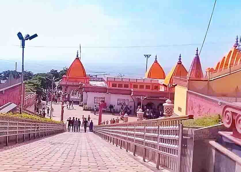 बदमाशों का भगवान के घर धावा, देवीधाम मंदिर से लाखों की चोरी