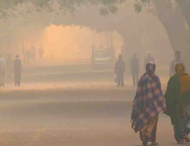 ईएसआईसी मेडिकल कॉलेज में उद्योगो से फैल रहा प्रदूषण, लोग हुए परेशान