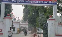 परिवार वाले गए थे घर से बाहर- बेटी ऐसा काम कर प्रेमी संग फरार परिवार वाले गए थे घर से बाहर- बेटी ऐसा काम कर प्रेमी संग फरार