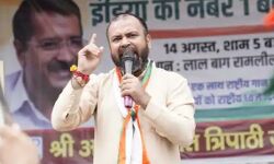 एमएलए कर रहे थे टिकटों की बिक्री- 33 लाख बरामद एमएलए कर रहे थे टिकटों की बिक्री- 33 लाख बरामद