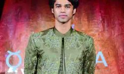 इरफान खान के पुत्र बाबिल की पहली फिल्म का ट्रेलर हुआ रिलीज इरफान खान के पुत्र बाबिल की पहली फिल्म का ट्रेलर हुआ रिलीज