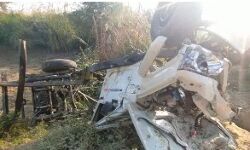 बड़ा हादसा-खुले फाटक से गुजर रहे लोडर के ट्रेन से उड़े परखच्चे,दो की मौत बड़ा हादसा-खुले फाटक से गुजर रहे लोडर के ट्रेन से उड़े परखच्चे,दो की मौत